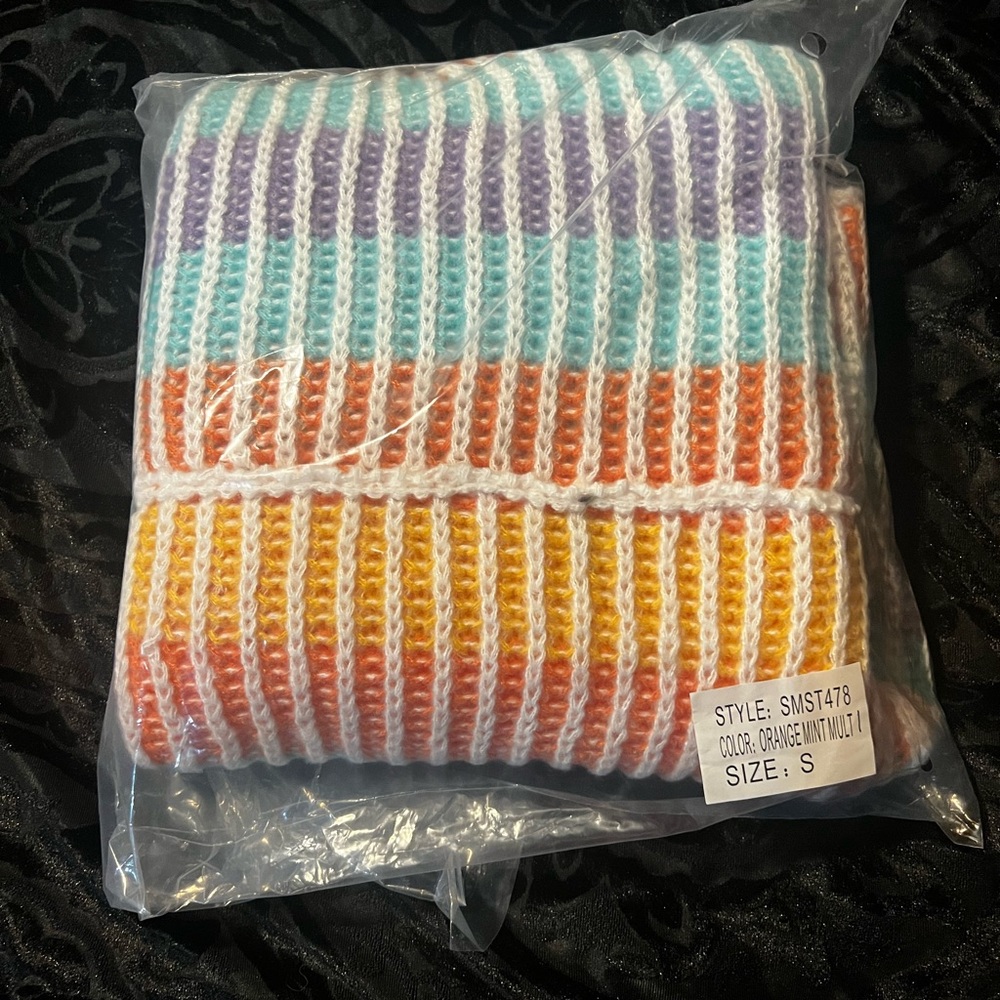 POL Sweater - Picture 3 of 3